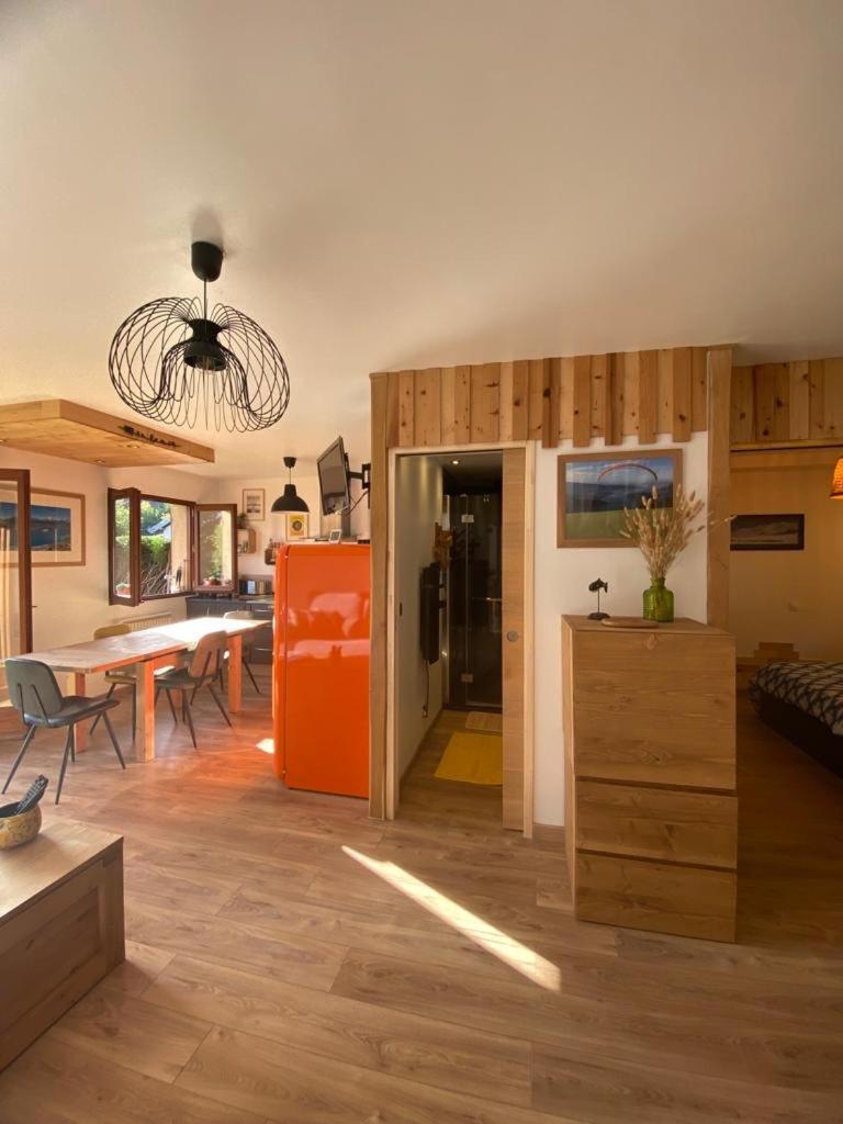Appartement Au Calme Avec Vue Sur Les Montagnes. 塞夫里耶 外观 照片
